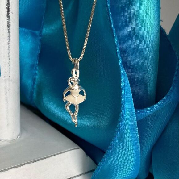 ARD Lovely Sterling Silver “Ballerina on Point” Necklace - Picture 4 of 9